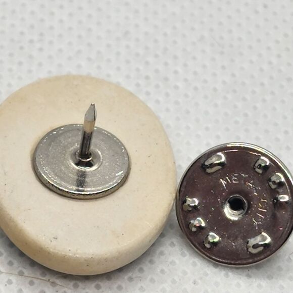 Vintage Metal City Santa in Chimney Pin - Picture 3 of 3